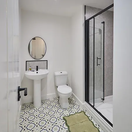 Host & - The Premier Loft Apartment *