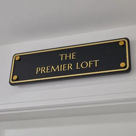 Apartment Host & - The Premier Loft